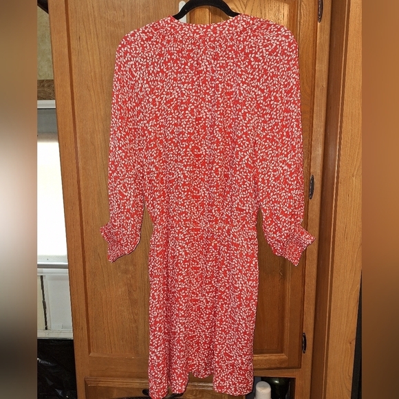A Draper James red v-neck smocked sleeve Midi dress in a large. - Picture 3 of 12